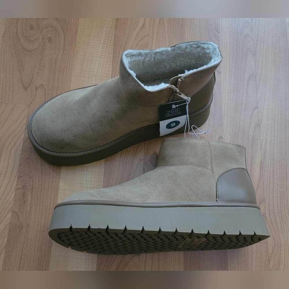 Women's Wild Fable Size 9 Missy Platform Boots with Memory Foam Insole Tan NWT
